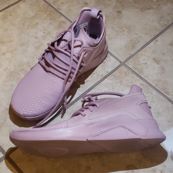 Reebox - Picture 1 of 2